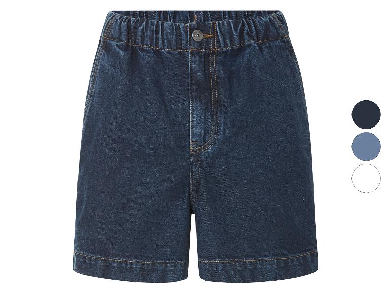 Donkerblauwe denim shorts, verkrijgbaar in verschillende kleuren.