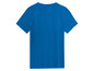 Een blauwe T-shirt met korte mouwen.