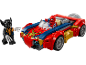 Superhelden raceauto van bouwstenen met twee speelfiguren.