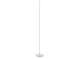 Een moderne, slanke, witte vloerlamp met LED-verlichting.