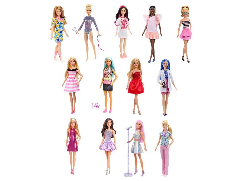 Een collectie van 15 Barbiepoppen in diverse outfits en carrières.