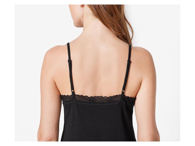 Zwarte camisole met kant: elegante lingerie.