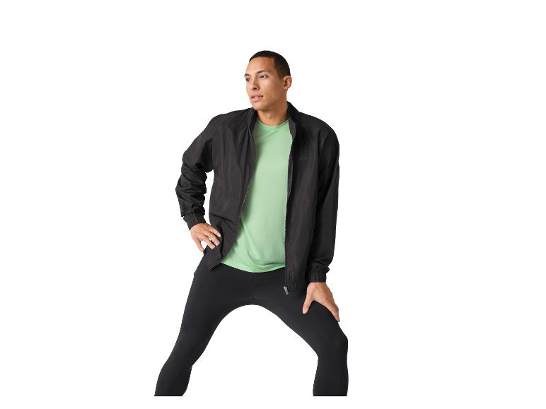 Sportkleding: zwarte jas en leggings, lichtgroen shirt.