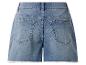 Blauwe denim shorts met gerafelde zoom, achteraanzicht