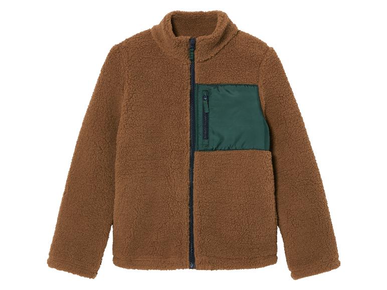 Een bruine teddyjas met een groene borstzak.