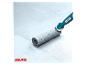 Baufix verf wordt met een roller aangebracht op de vloer.