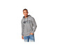 Man draagt een grijze hoodie met 'MANDO!' print en jeans.