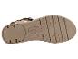 Beige dames sandaalzool met metalen gespdetails.