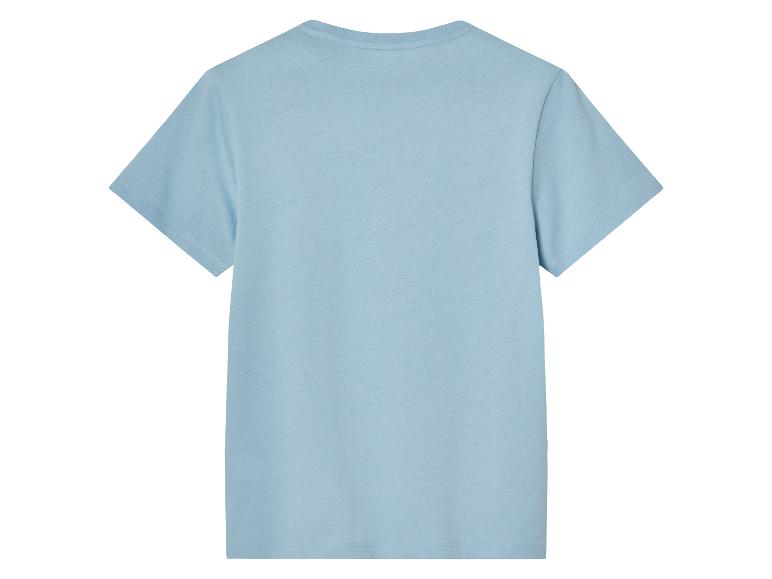 Lichtblauw t-shirt met korte mouwen.