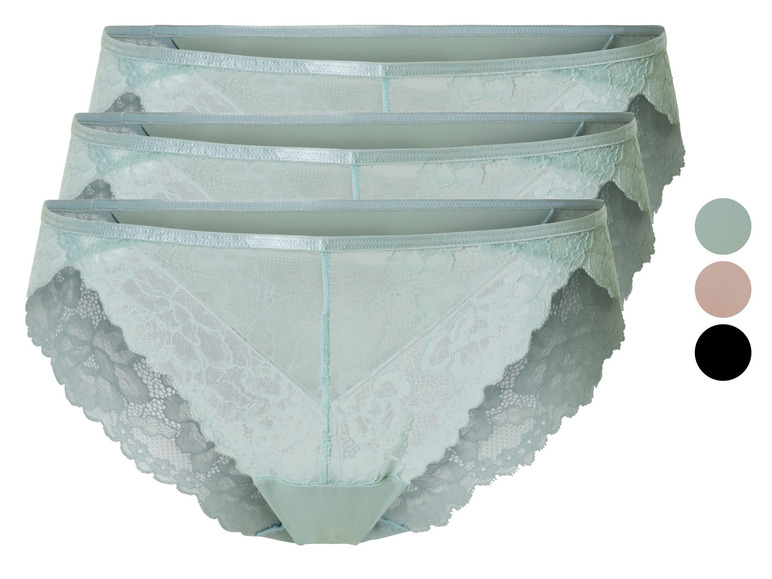 Drie paar groene kant-onderbroeken.