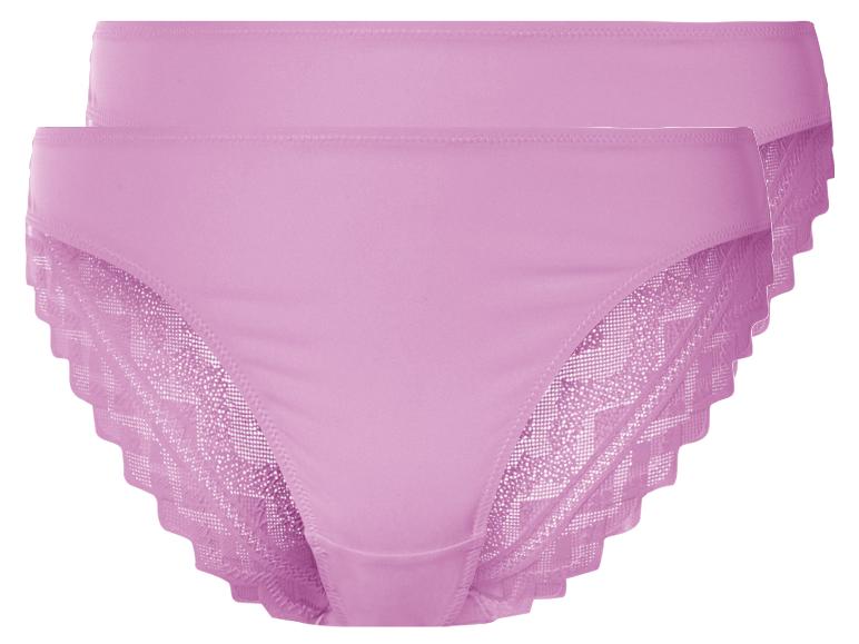 Twee roze onderbroeken met kant.