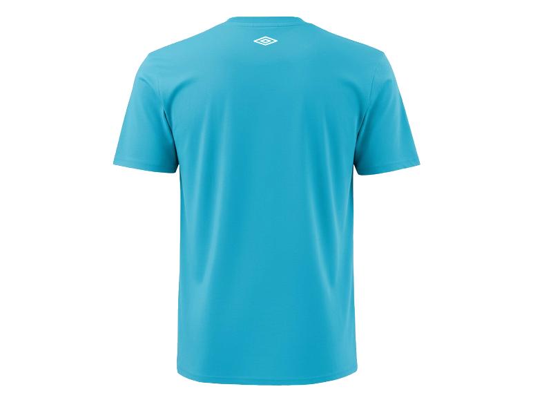 Turquoise T-shirt met korte mouwen en een klein wit logo in de nek.