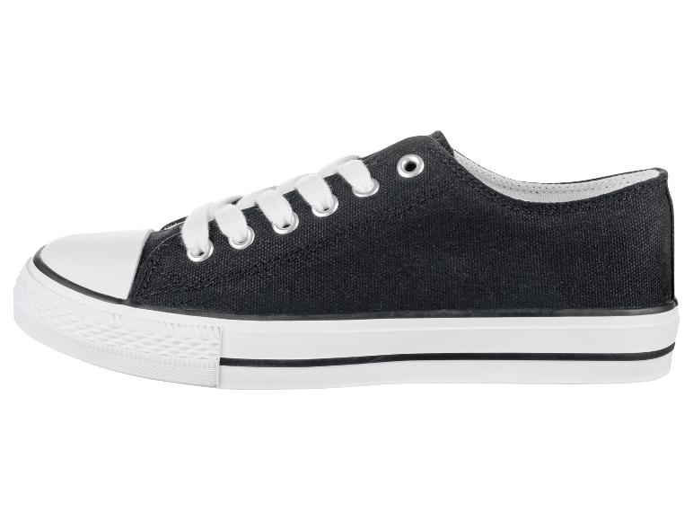Zwarte canvas sneakers met witte zool.