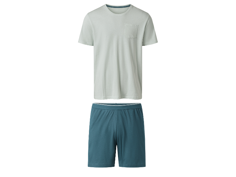 Een groen t-shirt en een blauwe short.