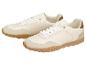 Lichtbeige sneakers met witte veters en bruine zool