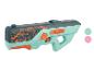 Turquoise en oranje speelgoedlaserblaster met een printplaatontwerp.