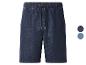 Heren denim shorts met elastische tailleband en trekkoord, verkrijgbaar in donkerblauw en lichtblauw.