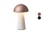 Mushroom-vormige tafellamp met een bruine kap en een crèmekleurige basis, met een aan/uit-knop.