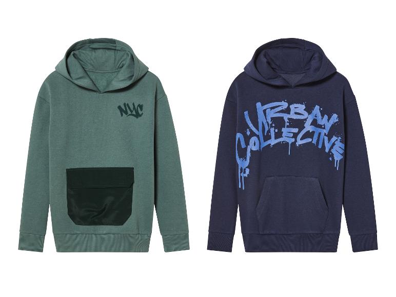 Twee hoodies: een groene met NYC-print en een blauwe met Urban Collective-print.