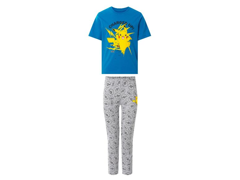 Blauwe en grijze kinderpyjama met cartoonfiguurprint en de tekst 'CHARGED UP!'.