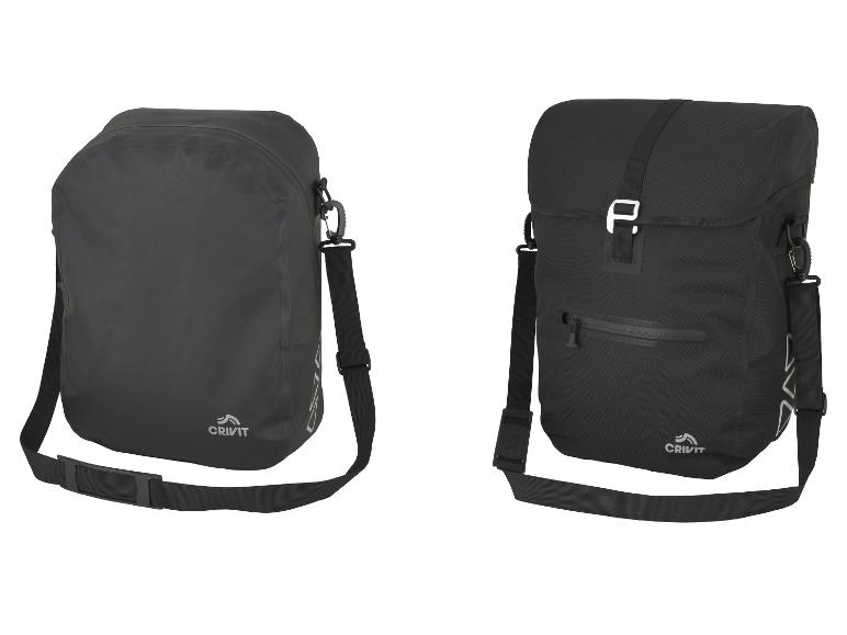 Twee zwarte Crivit fietstassen, één met rolsluiting en de andere met een klep.