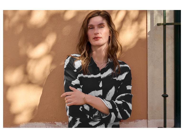 Bloes met monochrome print en armband: damesmode.