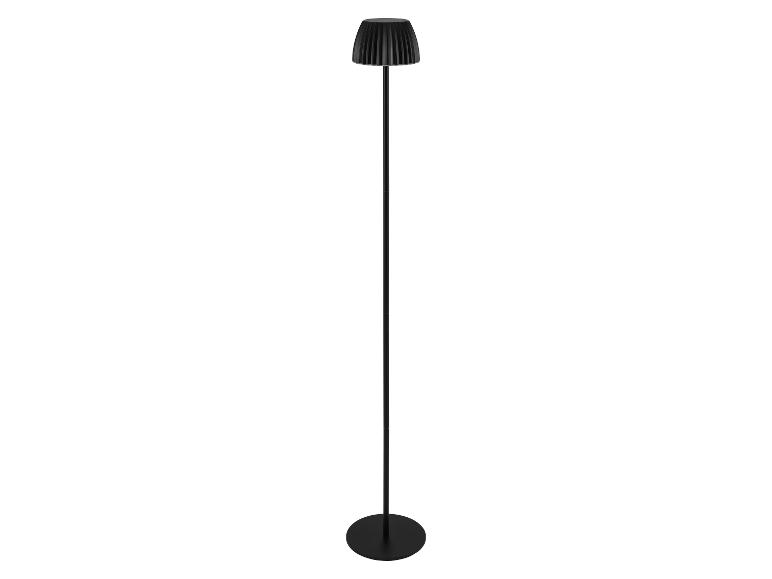 Zwarte vloerlamp met geplooide kap en ronde voet.