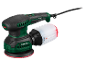 Excenterschuurmachine met stofopvangbak en elektrische kabel.