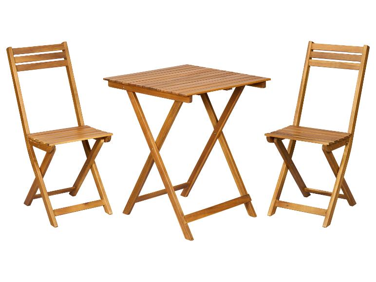 Houten opvouwbare tafel en twee stoelen voor buiten.