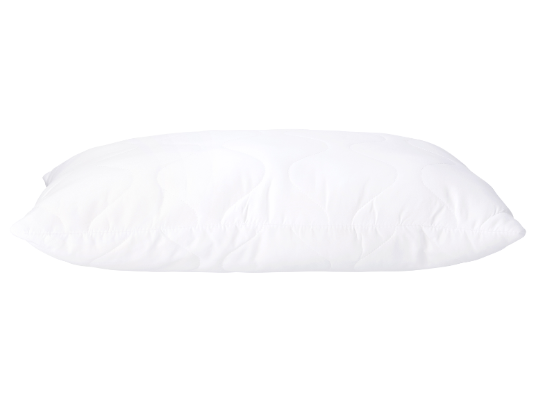 Een wit, gewatteerd kussen.