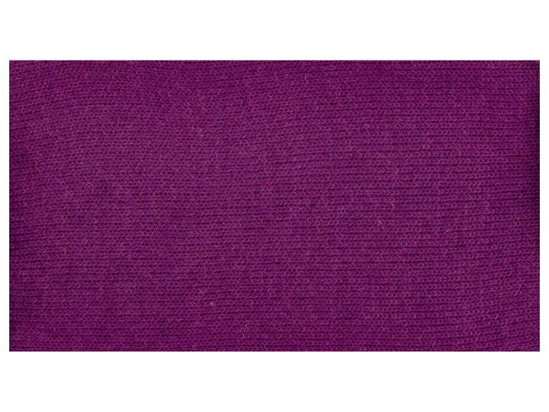 Donkerpaarse gebreide stof.