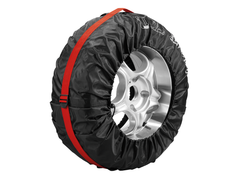 Zwarte bandenhoes met rode riem en aluminium velg.