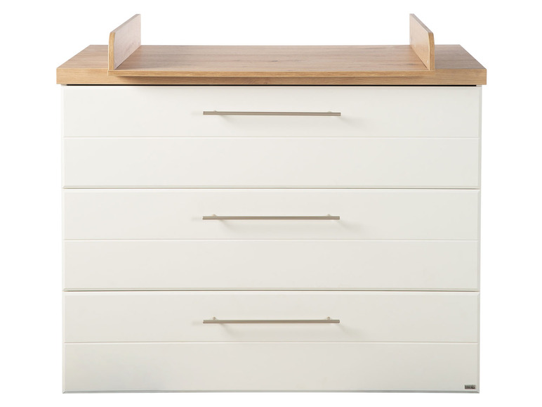 Witte commode met drie laden en een verschoningsblad van hout.