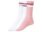 Drie paar sokken in wit en roze met rode strepen.