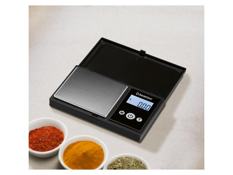 SilverCrest keukenweegschaal met kruiden.