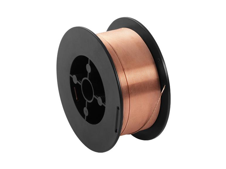 Spoelspoel met koperen lasdraad op een zwarte haspel.