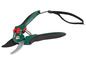 Een groene snoeischaar van Parkside met een zwarte draagriem.