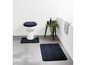 Toiletbril, toiletmat en badmat in donkerblauwe kleur.
