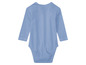 Een babypakje met lange mouwen in blauwe kleur.