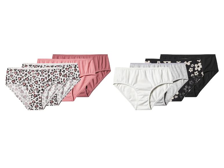Twee sets damesonderbroeken, één met roze en luipaardprint, de andere met witte, grijze en zwarte bloemmotieven.