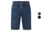 Donkerblauwe en marineblauwe jeans shorts.