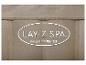 Close-up van een beige opblaasbare hot tub met een wit ovaal logo.