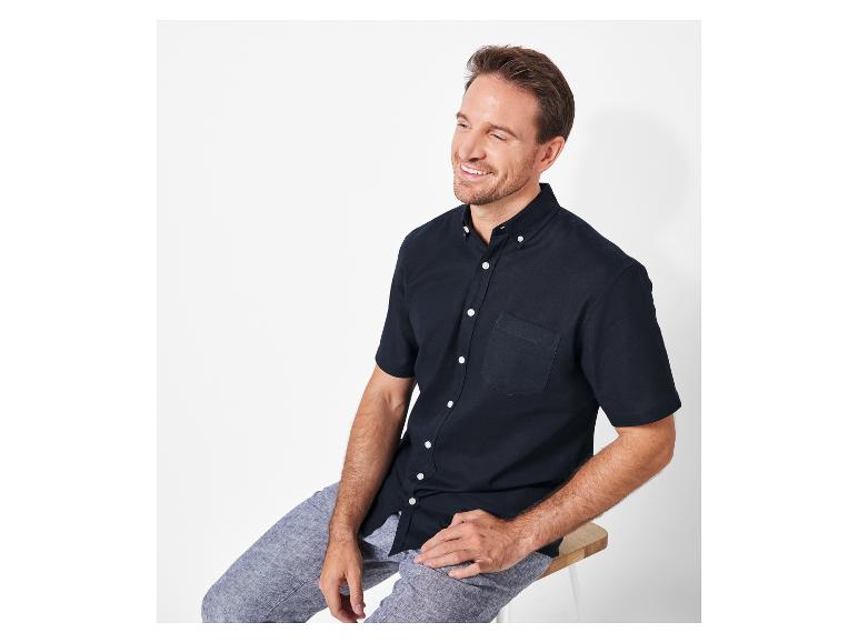 Kort mouw overhemd en linnen broek: casual stijl.
