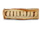 Goudbruin en knapperig worstenbroodje van bladerdeeg.