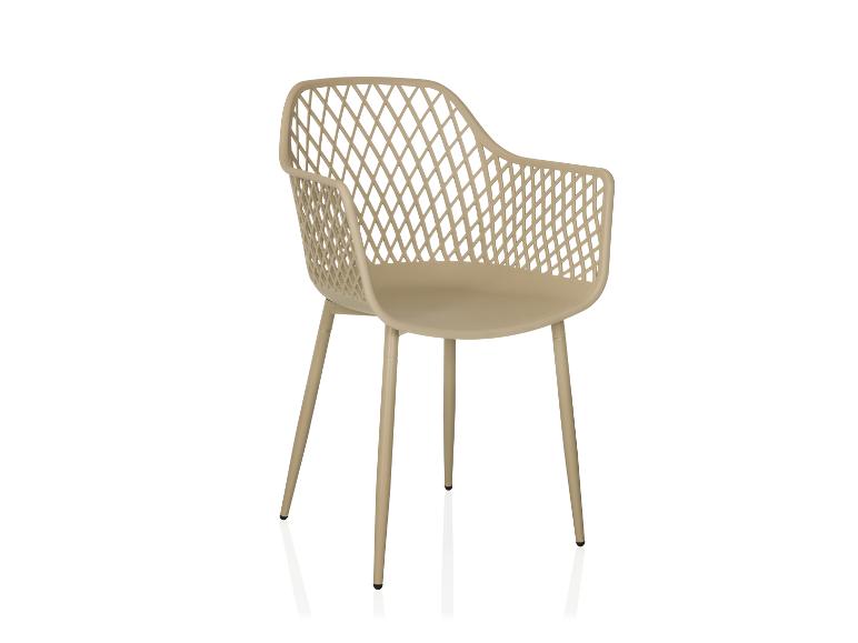 Beige stoel met opengewerkte rugleuning en armleuningen