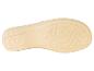 Beige slipper zolen met decoratief patroon.