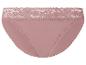 Roze damesonderbroek met kanten details aan de taille.
