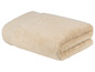 Een gevouwen beige badhanddoek.