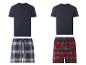 Twee marineblauwe T-shirts en twee geruite shorts: blauw en rood.