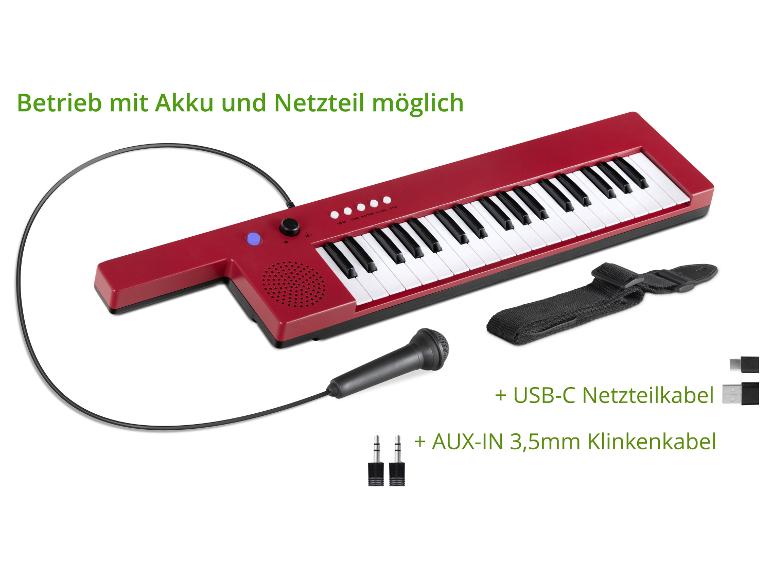Rood elektronisch keyboard met microfoon, USB-C-kabel en AUX-kabel.